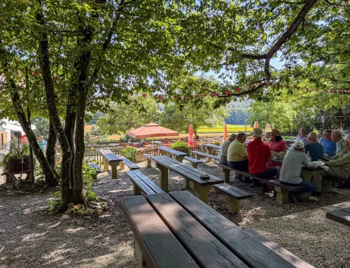 Zwei Biergärten in Strullendorf: Almrauschhütte und Schwanenkeller